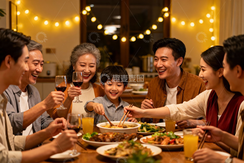 高清大图下载【趣麦麦图】温馨家庭聚餐其乐融融