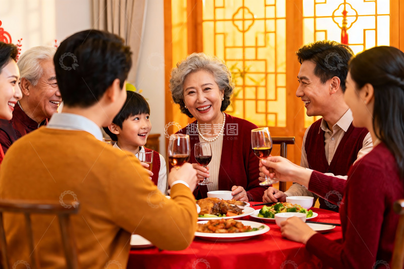 高清大图下载【趣麦麦图】家庭聚餐欢庆团圆时刻