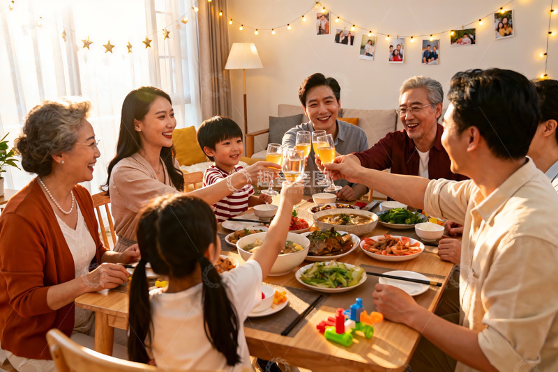 高清大图下载【趣麦麦图】三代同堂家庭聚餐温馨场景