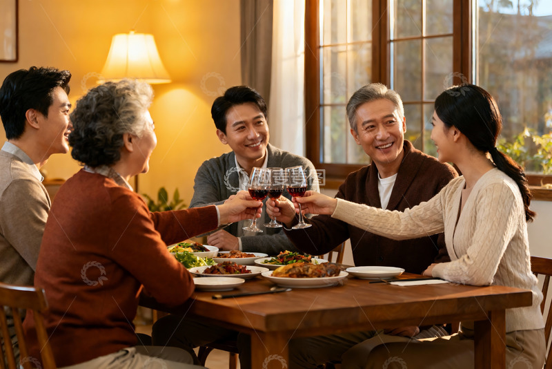 高清大图下载【趣麦麦图】家庭聚餐欢庆时刻