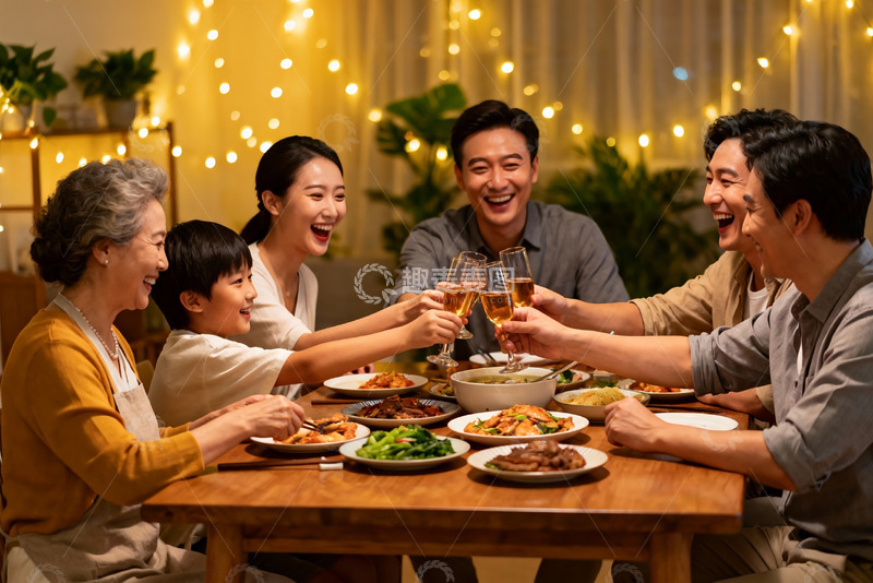 高清大图下载【趣麦麦图】温馨家庭聚餐欢庆时刻