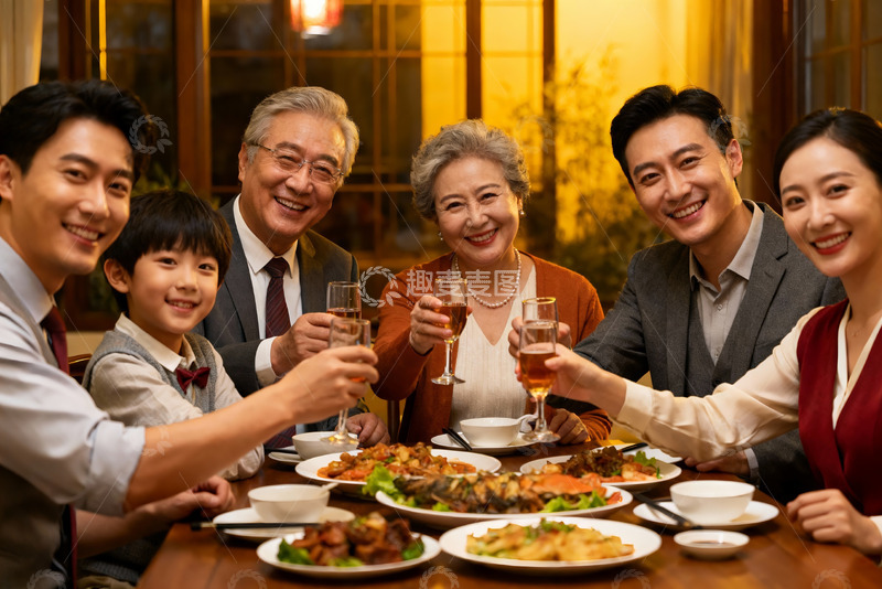 高清大图下载【趣麦麦图】家庭聚餐欢庆时刻