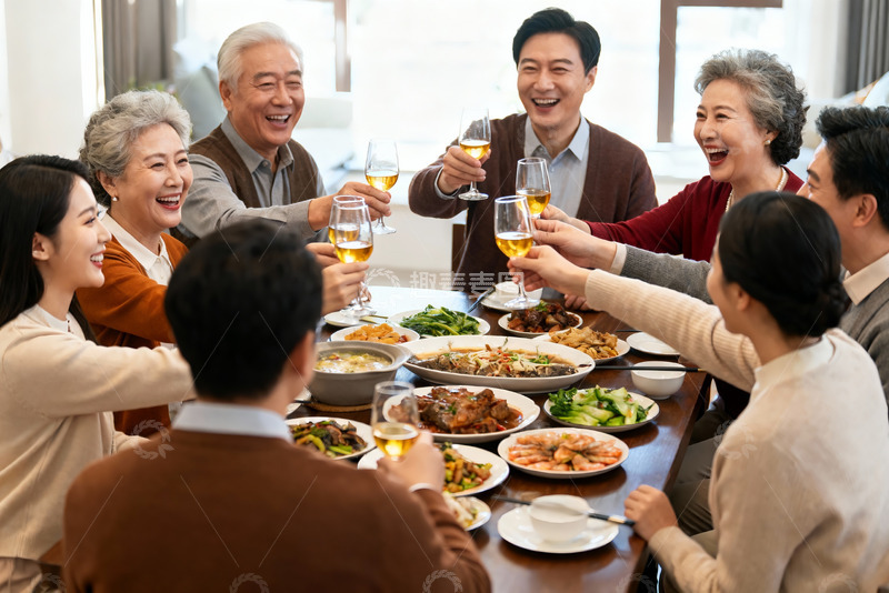 高清大图下载【趣麦麦图】家庭聚餐欢庆时刻