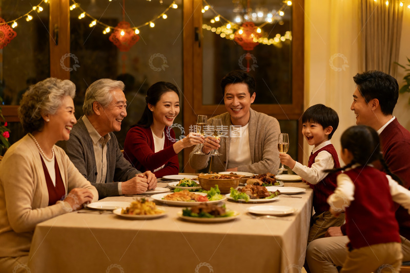 高清大图下载【趣麦麦图】温馨家庭聚餐欢庆时刻