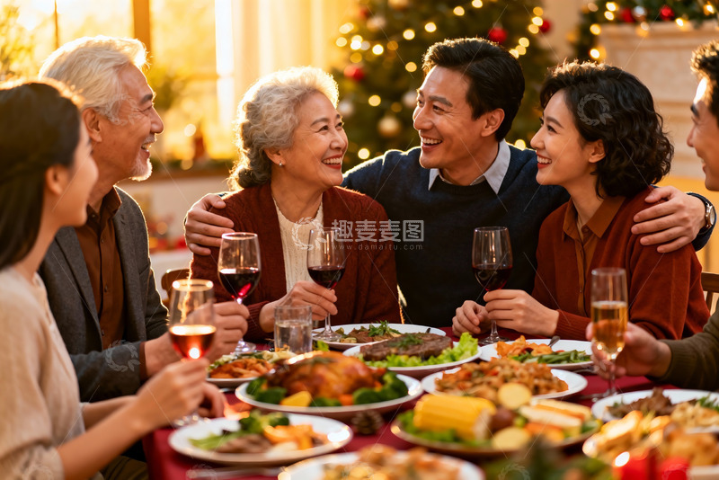 高清大图下载【趣麦麦图】圣诞家庭聚餐欢庆时刻