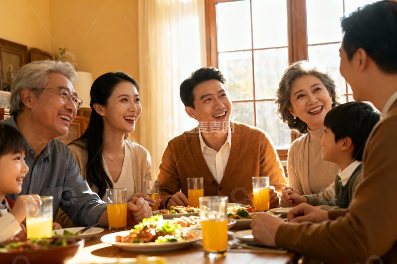 高清大图下载【趣麦麦图】三代同堂家庭聚餐温馨场景