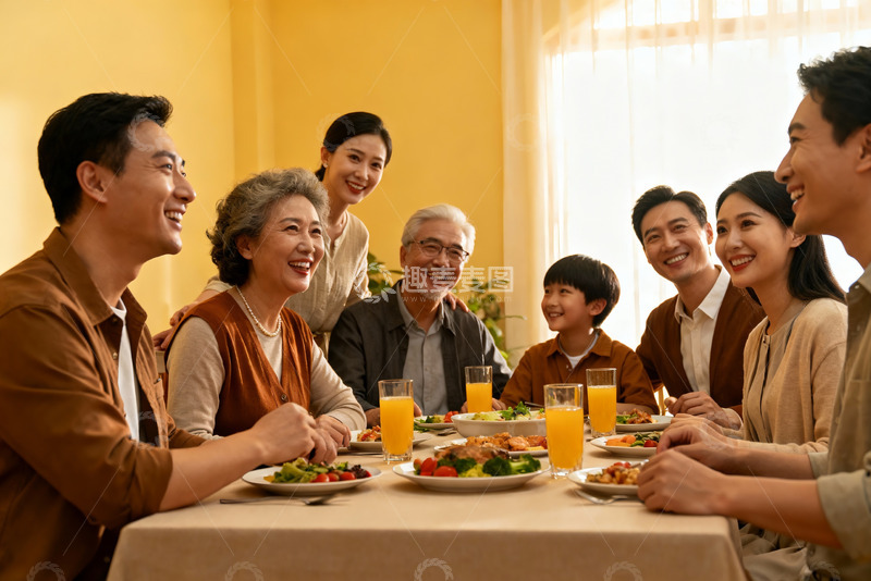 高清大图下载【趣麦麦图】三代同堂家庭聚餐温馨场景