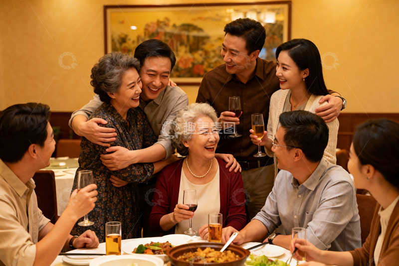 高清大图下载【趣麦麦图】家庭聚餐欢笑温馨场景