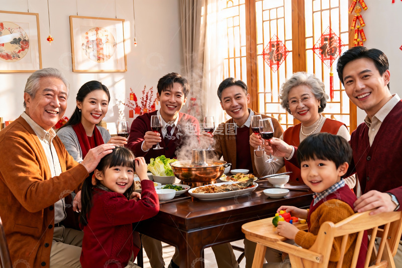 高清大图下载【趣麦麦图】家庭聚餐欢庆团圆时刻
