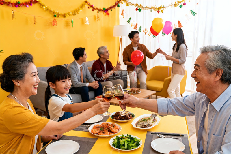 高清大图下载【趣麦麦图】家庭聚餐欢庆节日温馨场景