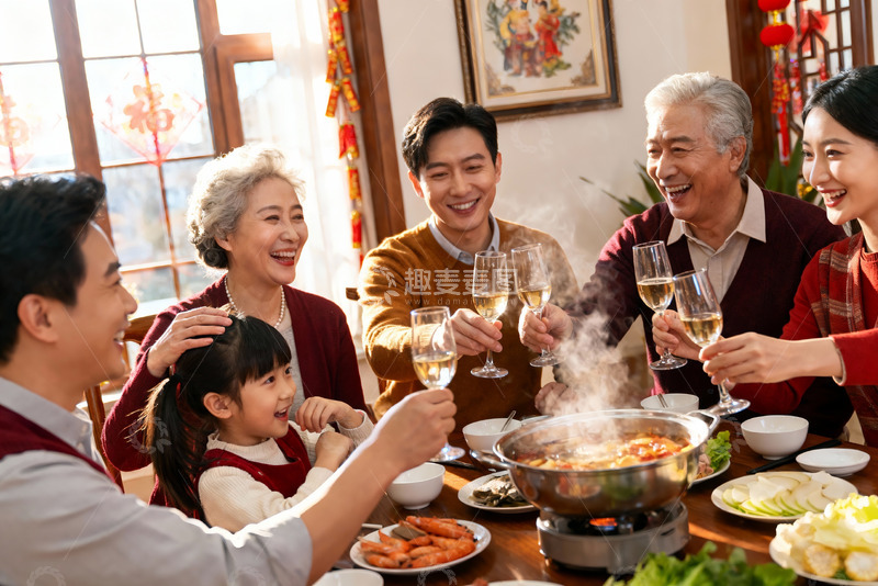 高清大图下载【趣麦麦图】家庭聚餐欢庆团圆