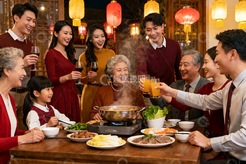 高清大图下载【趣麦麦图】家庭聚餐欢庆团圆时刻
