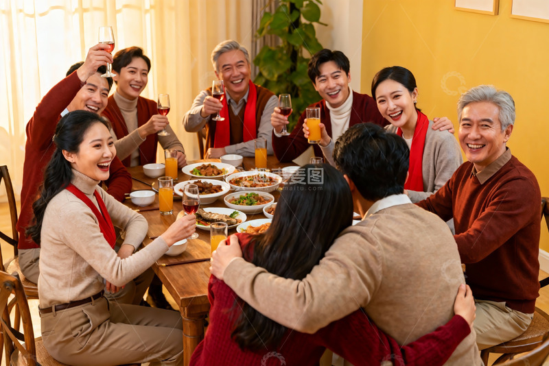 高清大图下载【趣麦麦图】家庭聚餐欢庆时刻