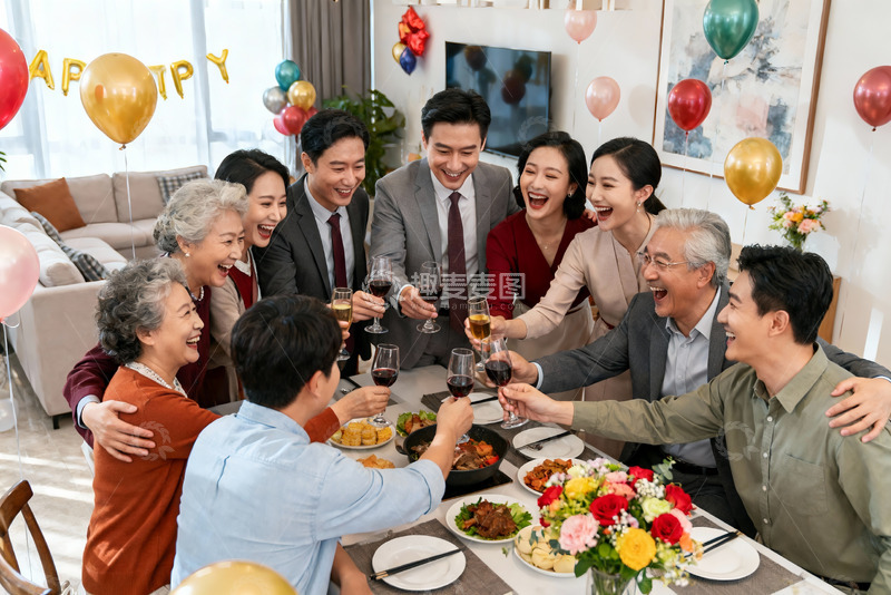 高清大图下载【趣麦麦图】家庭聚会欢庆举杯