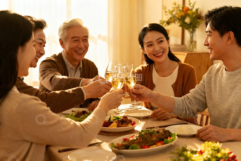 高清大图下载【趣麦麦图】家人聚餐举杯欢庆