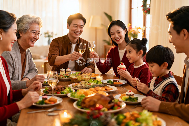 高清大图下载【趣麦麦图】家庭聚餐欢庆节日温馨场景