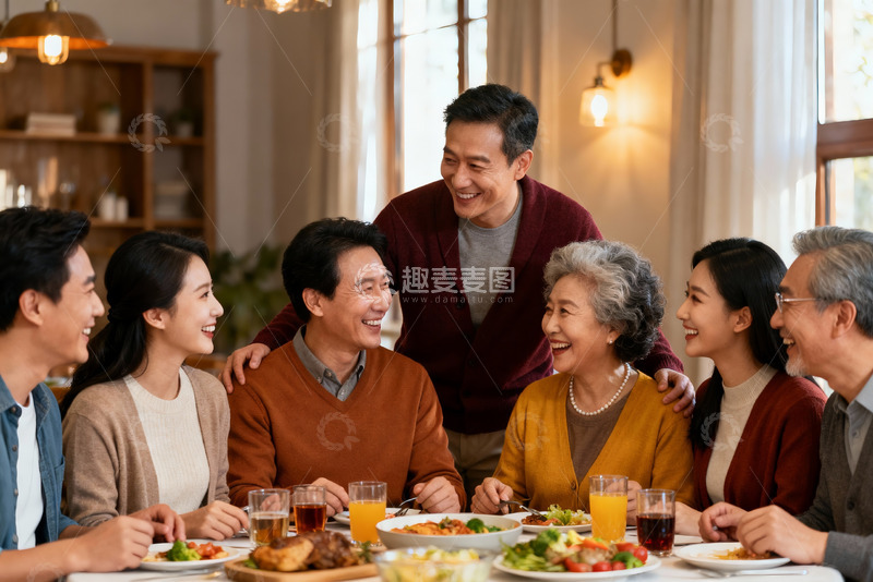 高清大图下载【趣麦麦图】三代同堂家庭聚餐其乐融融