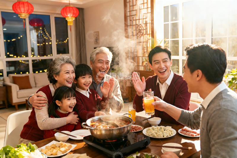 高清大图下载【趣麦麦图】三代同堂家庭聚餐其乐融融
