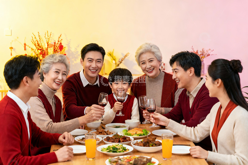 高清大图下载【趣麦麦图】三代同堂家庭聚餐举杯欢庆