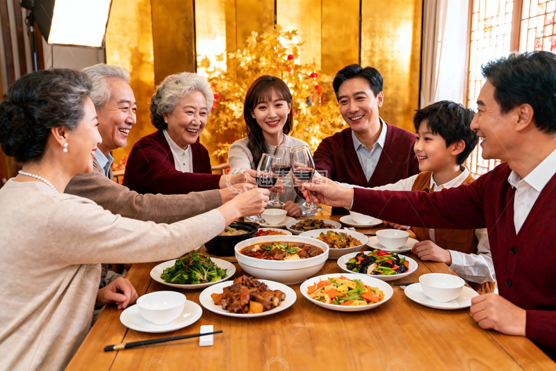 高清大图下载【趣麦麦图】温馨家庭聚餐举杯欢庆