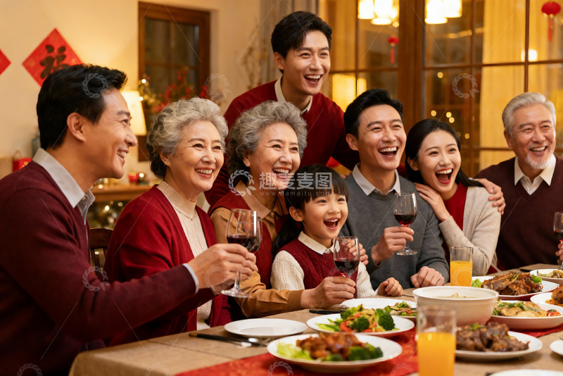 高清大图下载【趣麦麦图】三代同堂家庭聚餐欢庆时刻