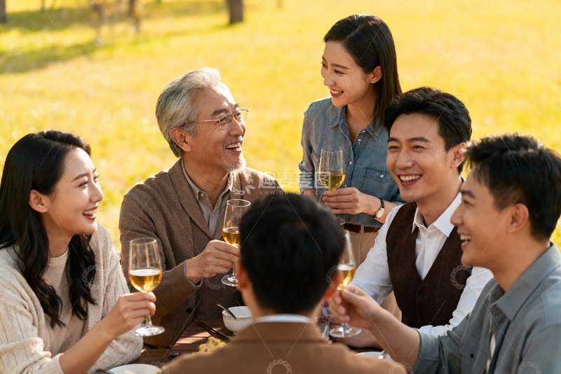 高清大图下载【趣麦麦图】户外聚会欢饮场景