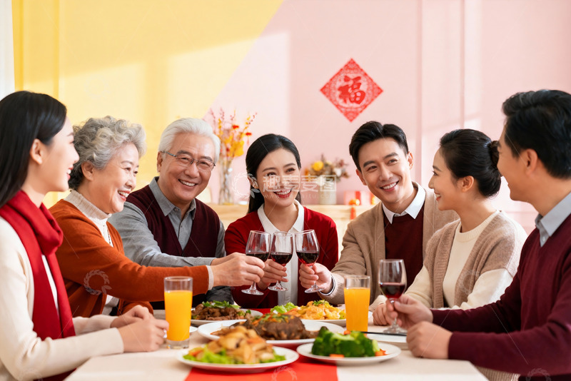 高清大图下载【趣麦麦图】家庭聚餐欢庆团圆时刻