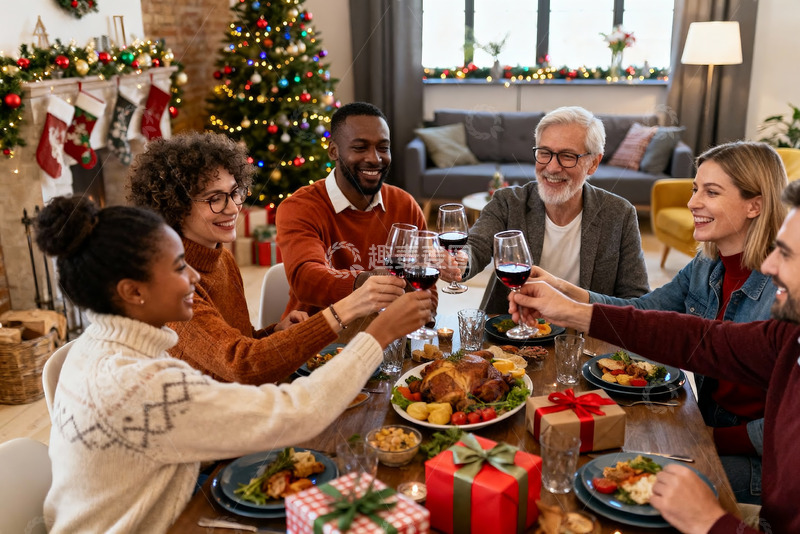 高清大图下载【趣麦麦图】圣诞家庭聚餐举杯欢庆