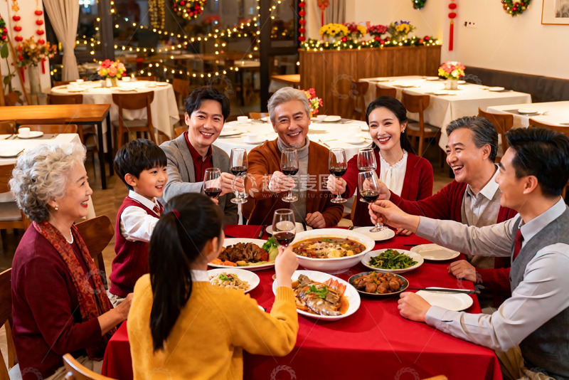 高清大图下载【趣麦麦图】家庭聚餐欢庆时刻