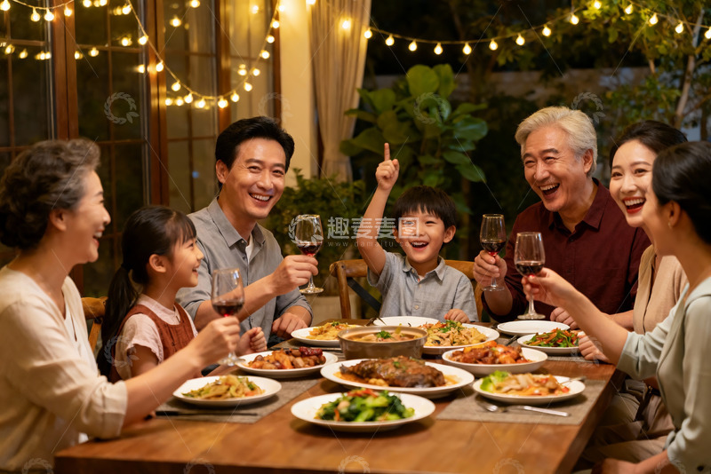 高清大图下载【趣麦麦图】温馨家庭聚餐其乐融融