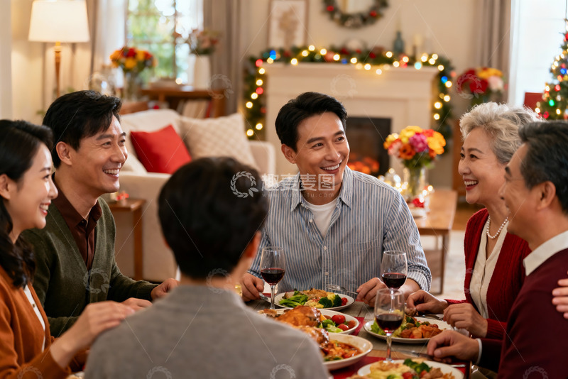 高清大图下载【趣麦麦图】家庭聚餐欢庆节日温馨场景