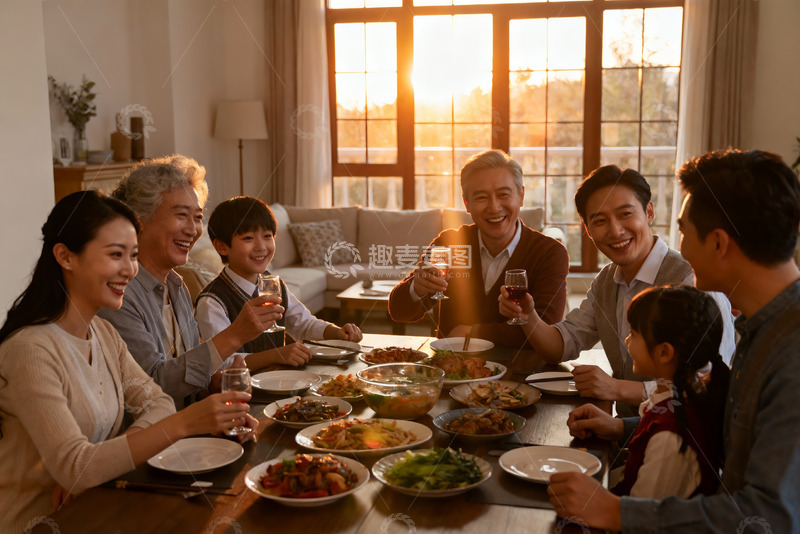 高清大图下载【趣麦麦图】三代同堂家庭聚餐温馨场景