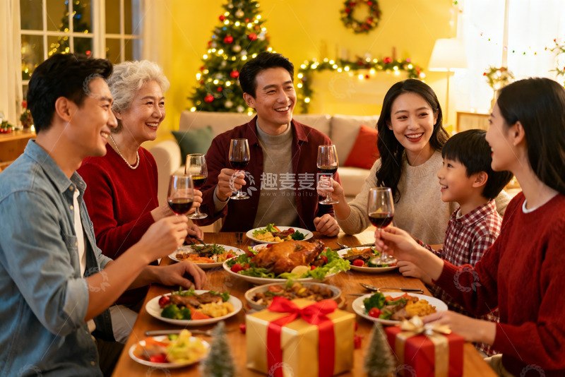 高清大图下载【趣麦麦图】圣诞家庭聚餐欢庆时刻
