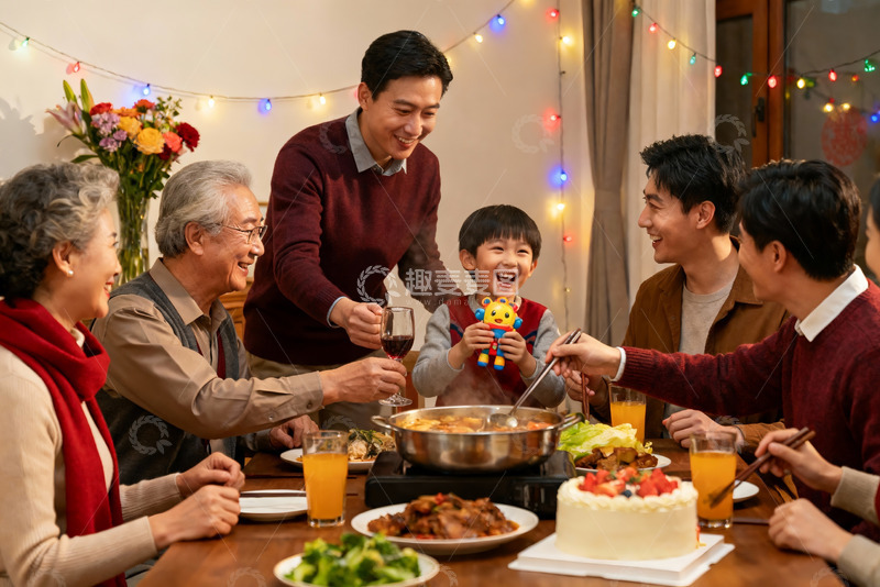 高清大图下载【趣麦麦图】家庭聚餐欢庆时刻