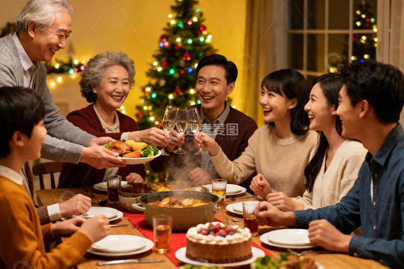 高清大图下载【趣麦麦图】圣诞家庭聚餐欢庆时刻