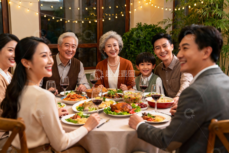高清大图下载【趣麦麦图】温馨家庭聚餐其乐融融