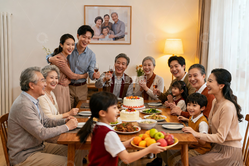 高清大图下载【趣麦麦图】三代同堂家庭聚餐温馨场景