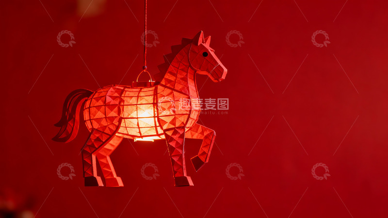 高清大图下载【趣麦麦图】红色背景下的纸马灯笼