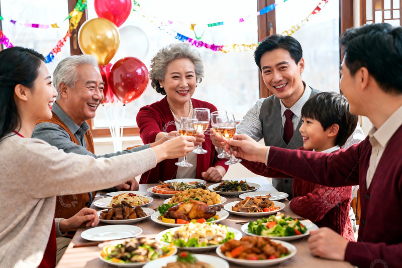 高清大图下载【趣麦麦图】家庭聚餐欢庆时刻