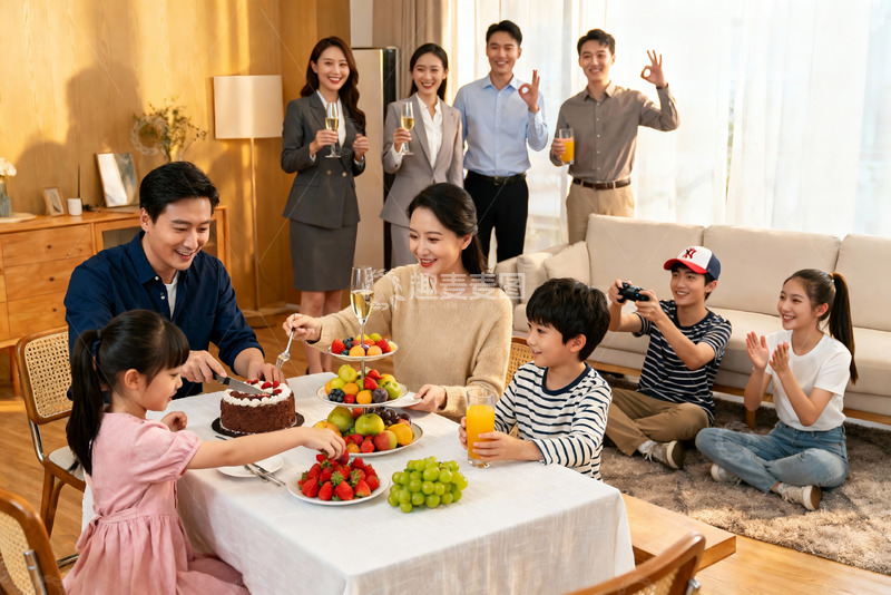 高清大图下载【趣麦麦图】家庭聚会欢聚一堂共享美食