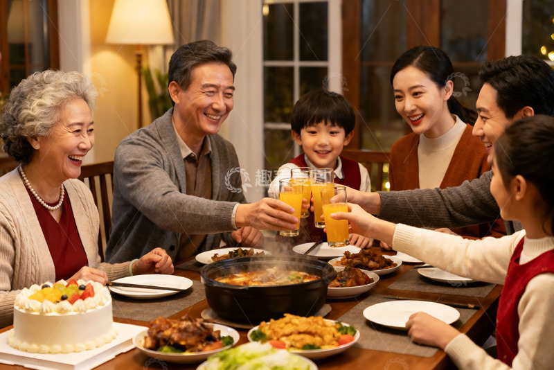 高清大图下载【趣麦麦图】家庭聚餐欢庆时刻