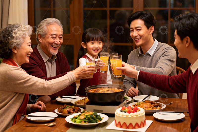高清大图下载【趣麦麦图】三代同堂家庭聚餐举杯欢庆