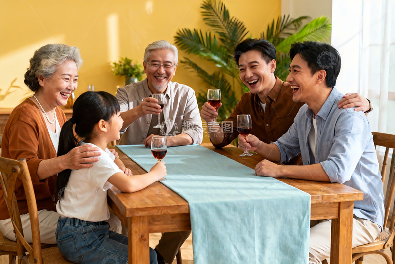 高清大图下载【趣麦麦图】三代同堂家庭聚餐欢笑