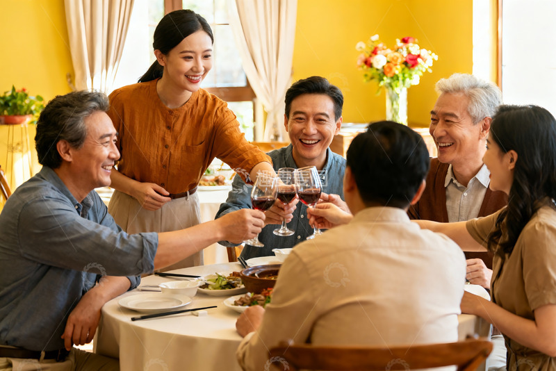 高清大图下载【趣麦麦图】家庭聚餐欢庆时刻
