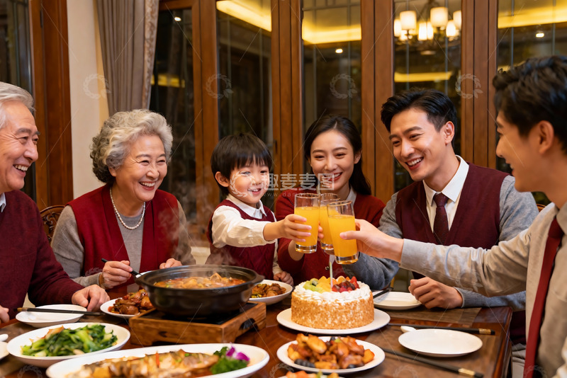 高清大图下载【趣麦麦图】家庭聚餐欢庆时刻