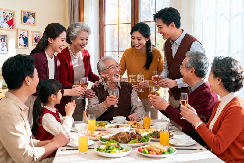 高清大图下载【趣麦麦图】多代同堂家庭聚餐其乐融融