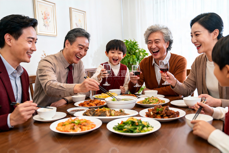 高清大图下载【趣麦麦图】三代同堂家庭聚餐其乐融融