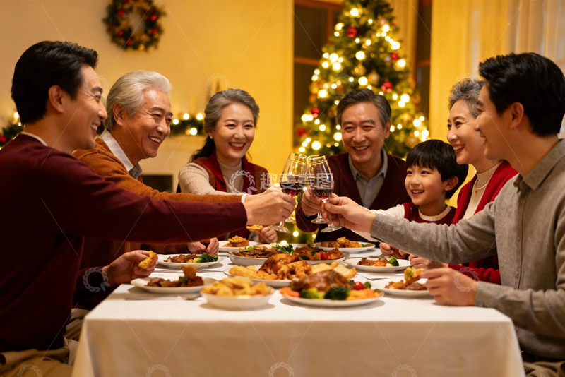 高清大图下载【趣麦麦图】家庭圣诞聚餐举杯欢庆
