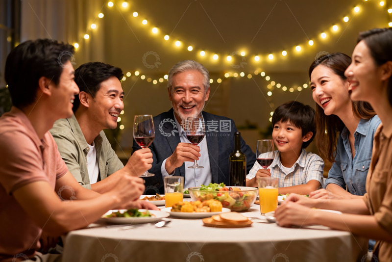 高清大图下载【趣麦麦图】温馨家庭聚餐欢笑共享