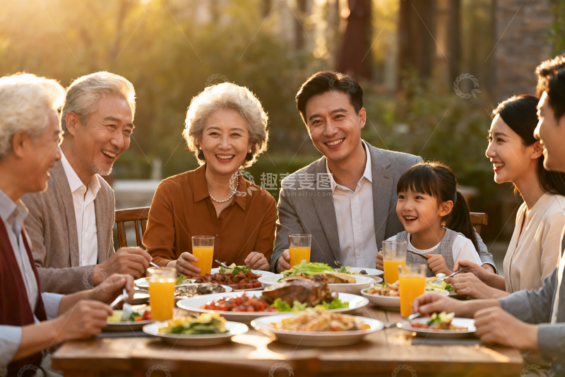 高清大图下载【趣麦麦图】三代同堂户外聚餐其乐融融